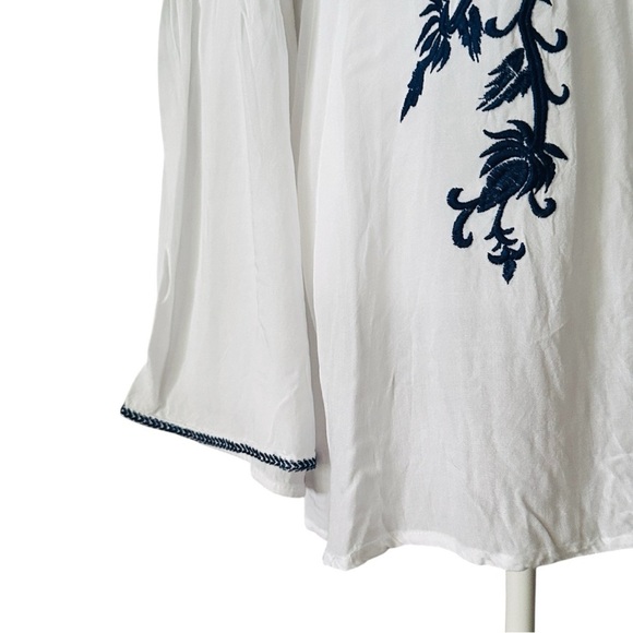 Floral Embroidered V-Neck White and Navy Women's Tunic pullover small New - Picture 4 of 6